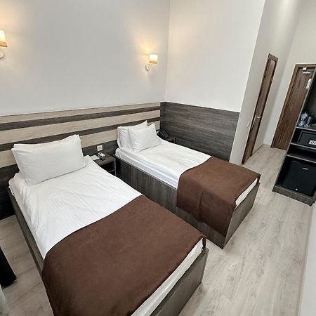 Infinity Plaza Block 1 호텔 Atyraū 외부 사진