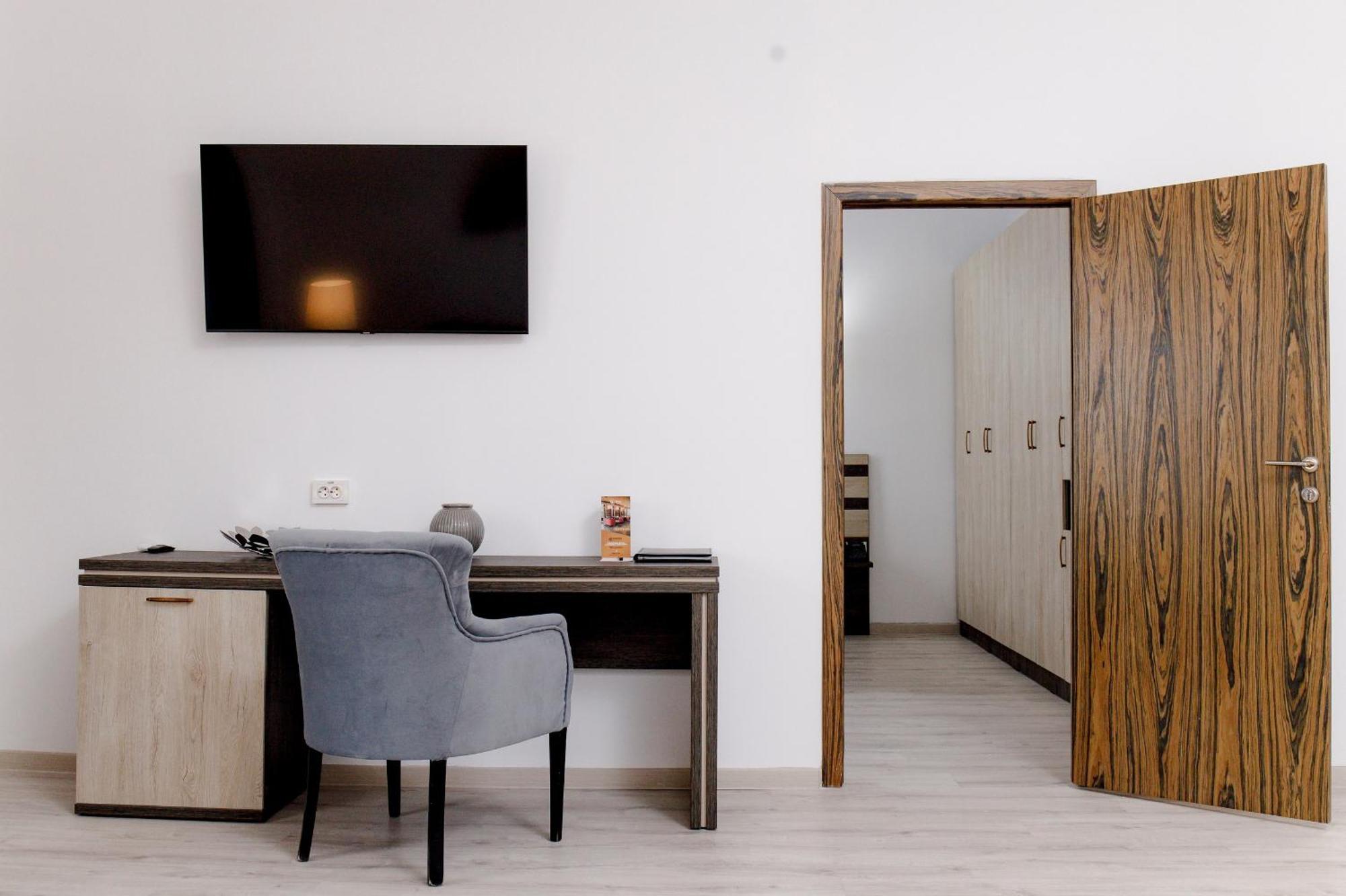 Infinity Plaza Block 1 호텔 Atyraū 외부 사진