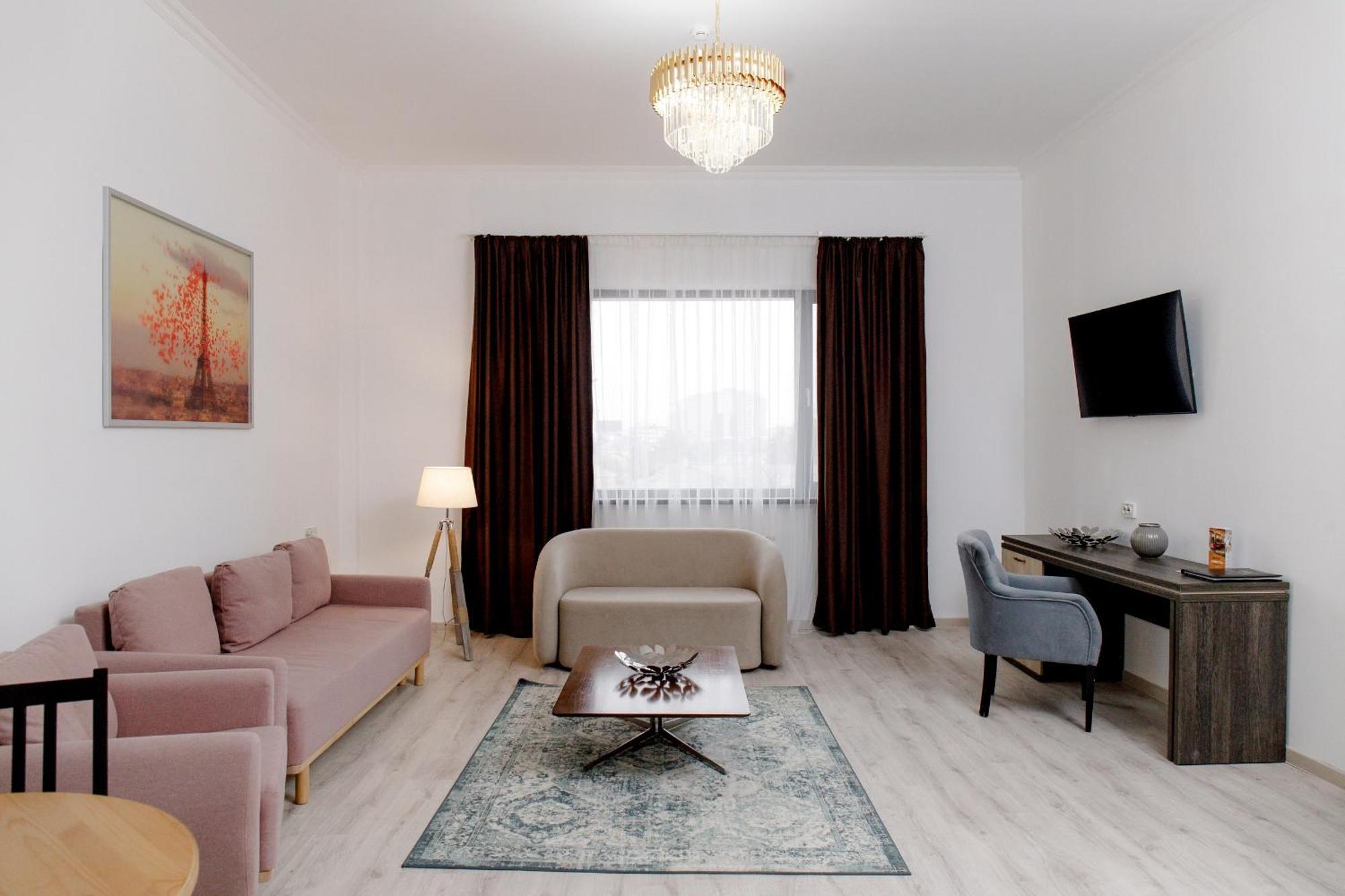 Infinity Plaza Block 1 호텔 Atyraū 외부 사진