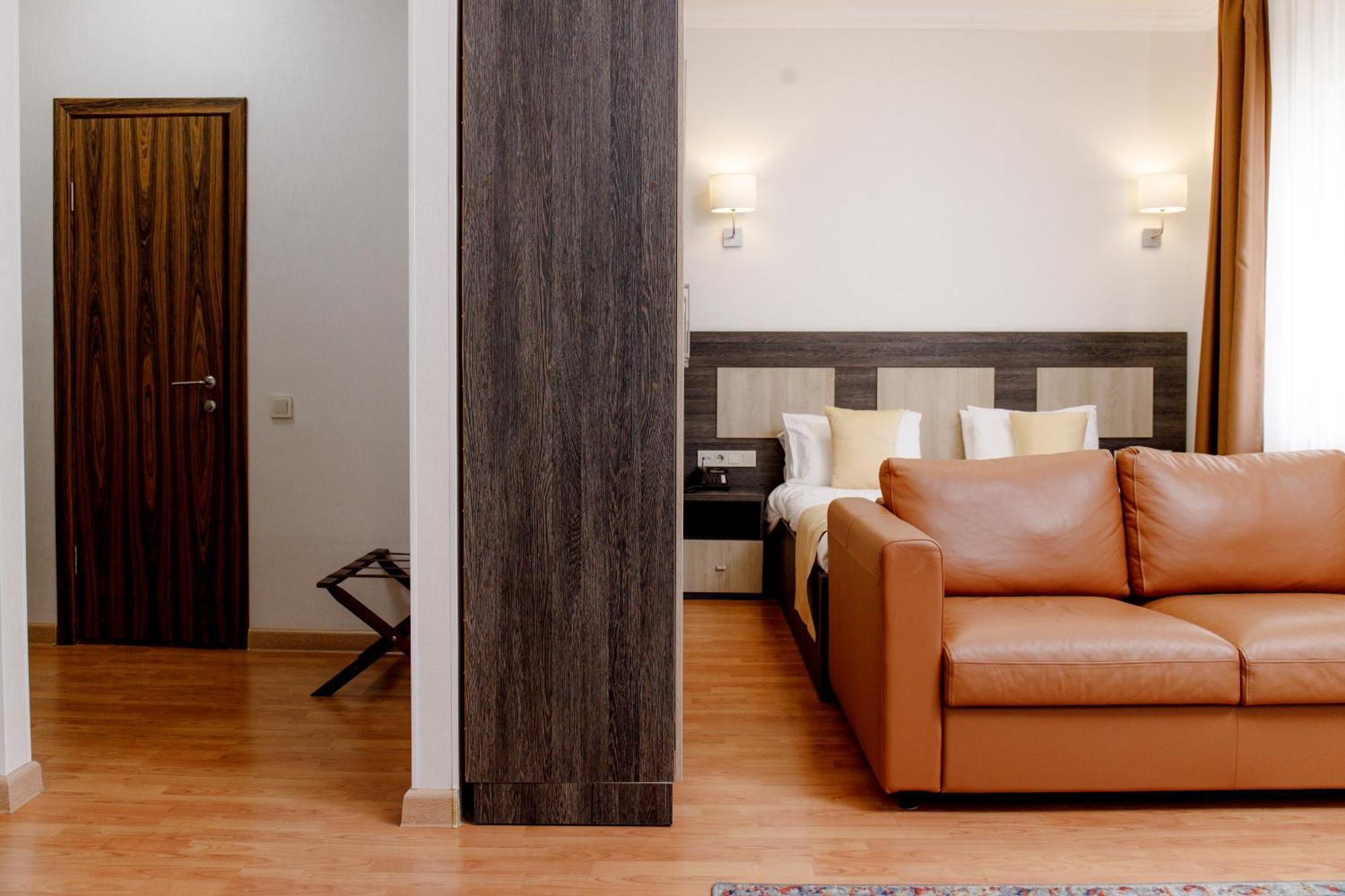 Infinity Plaza Block 1 호텔 Atyraū 외부 사진