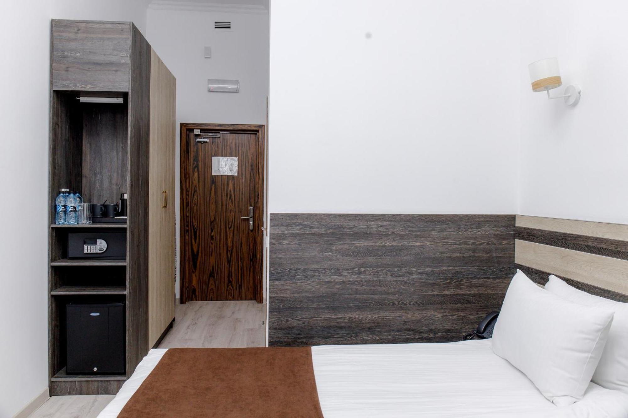 Infinity Plaza Block 1 호텔 Atyraū 외부 사진